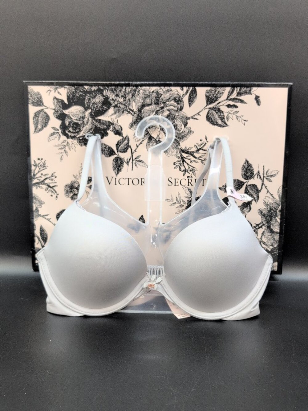 Victoria Secret Body by Victoria Push Up Underwire Smooth Bra 32D Silver Pearl